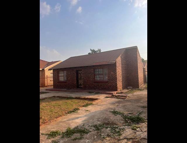 2 BEDROOM HOUSE FOR SALE IN MMABATHO 12